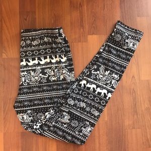 Black and white elephant leggings-NWOT